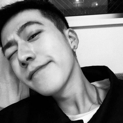 成熟积极向上头像男简约(18张)