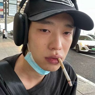值得一辈子不换的头像男真人(24张)