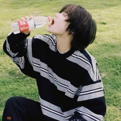 值得一辈子不换的头像男真人(24张)