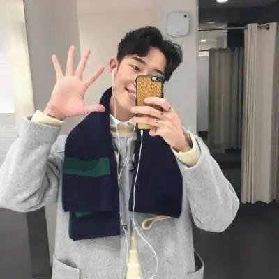 值得一辈子不换的头像男真人(24张)