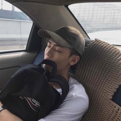 最新款微信头像图片男士(精选18张)