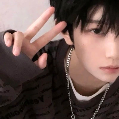 2023最火的动漫男头像(24张)