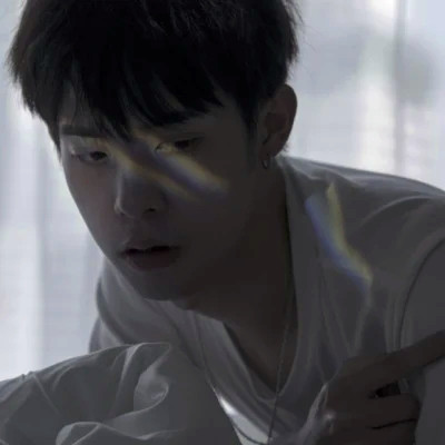 2023最火微信男士头像(22张)