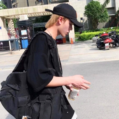 2023最火微信男士头像(22张)