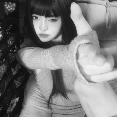 2023最火黑色头像女(16张)