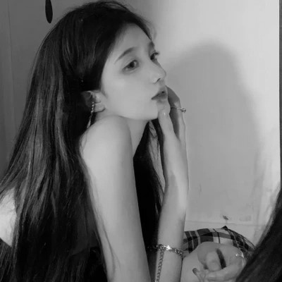 2023最火黑色头像女(16张)