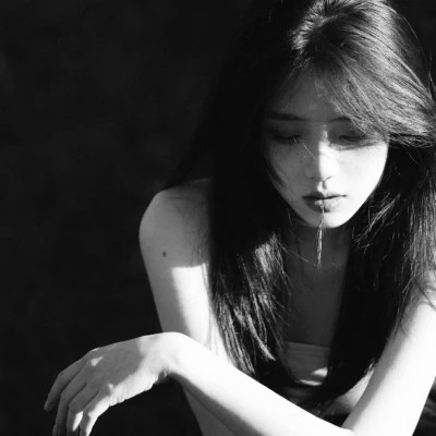 2023最火黑色头像女(16张)