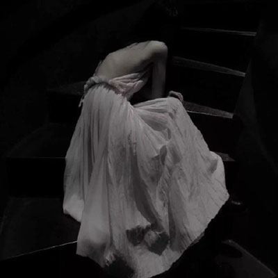 很丧的微信头像女(精选16张)