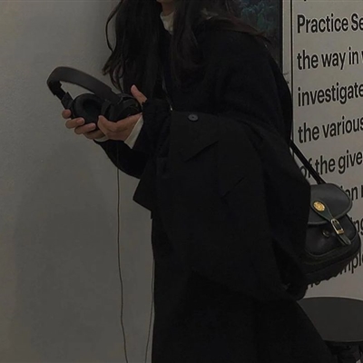 很丧的微信头像女(精选16张)