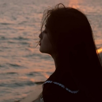 很丧的微信头像女(精选16张)