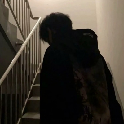 很丧的微信头像男(精选18张)