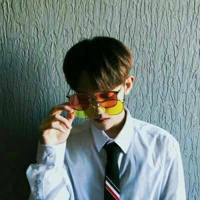 80后成熟稳重的微信头像(16张)