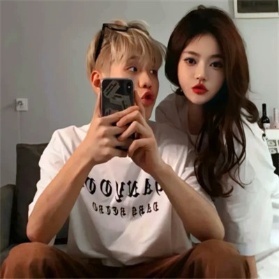 2023最新最火情侣头像(18张)