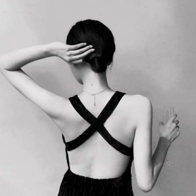 2023最火爆的拽姐头像(精选16张)