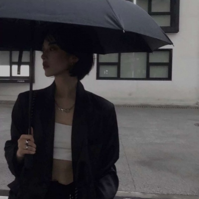 2023最火爆的拽姐头像(精选16张)