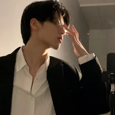 2023男最火微信头像(22张)