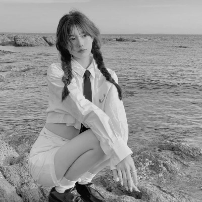 2023最火爆的黑白头像(24张)