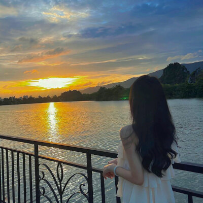 2023年最火的女孩头像(精选22张)