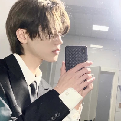 初中男生2023最火微信头像(精选32张)