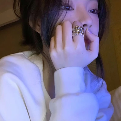 2023最火女生侧头像(精选24张)