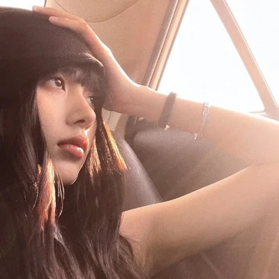 2023最火女生侧头像(精选24张)