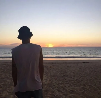 2023年最火的背影情侣头像(24张)