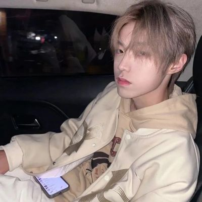 2023最火好看男人头像(精选32张)