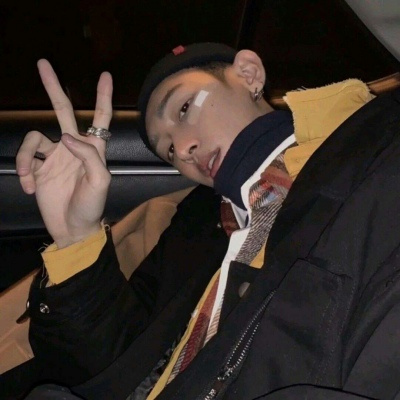 头像干净简约治愈系男生(24张)