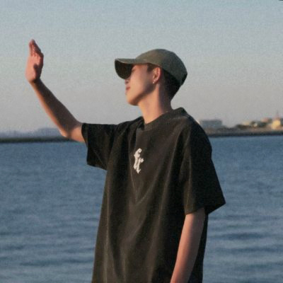 头像干净简约治愈系男生(24张)