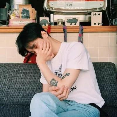 头像干净简约治愈系男生(24张)