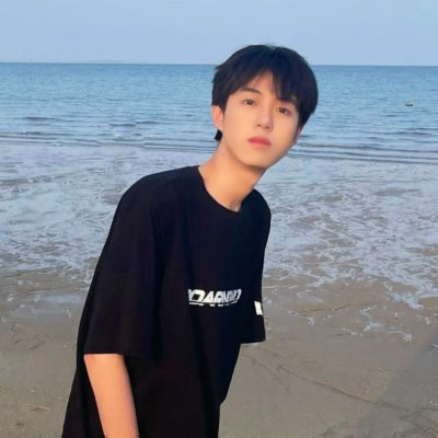 头像干净简约治愈系男生(24张)