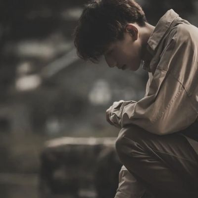 头像干净简约治愈系男生(24张)