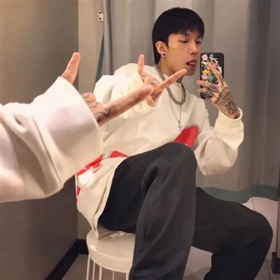 一眼就惊艳的男生头像(24张)