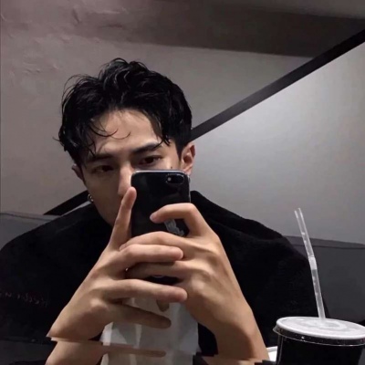 很罕见又很好看头像男生真人(26张)