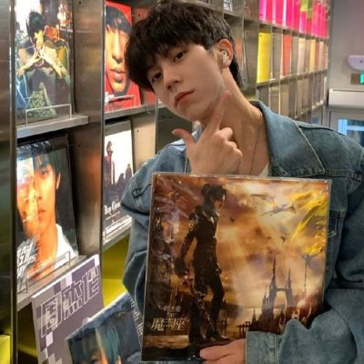 很罕见又很好看头像男生真人(26张)