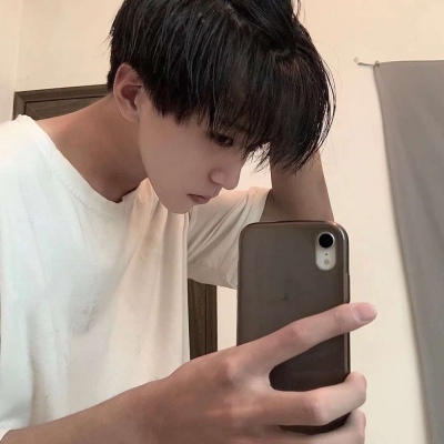 很罕见又很好看头像男生真人(26张)