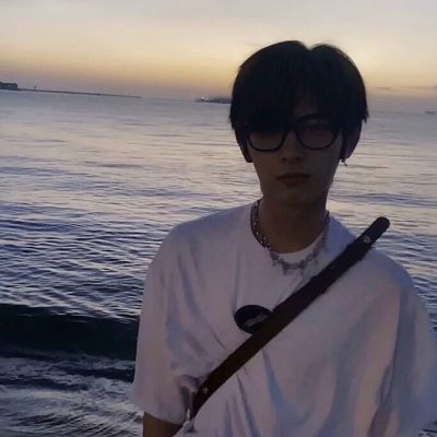 很罕见又很好看头像男生真人(26张)