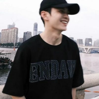 很罕见又很好看头像男生真人(26张)