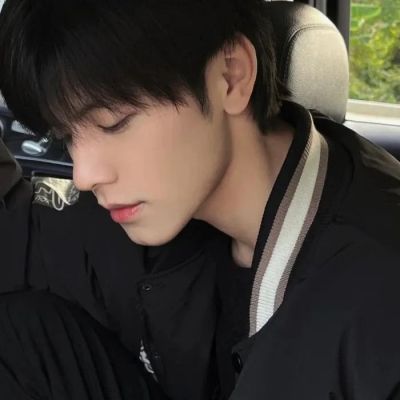 2023最火帅气真人版头像(精选30张)