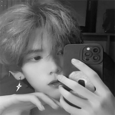 2023最火黑白头像(24张)