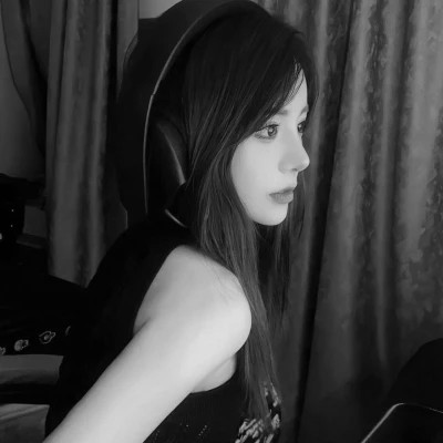 2023最火黑白头像(24张)