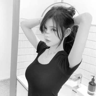 2023最火黑白头像(24张)