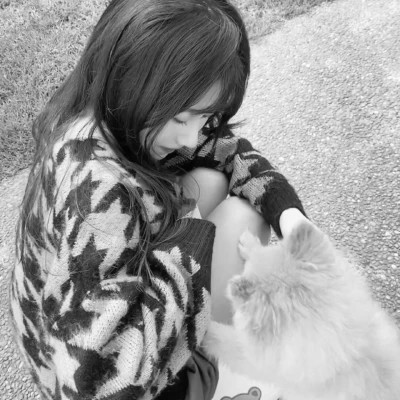 2023最火黑白头像(24张)