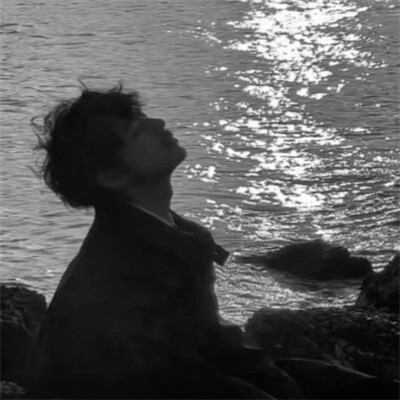 2023最火黑白头像(24张)