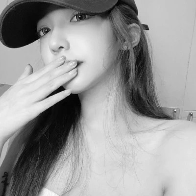 2023最火黑白头像(24张)