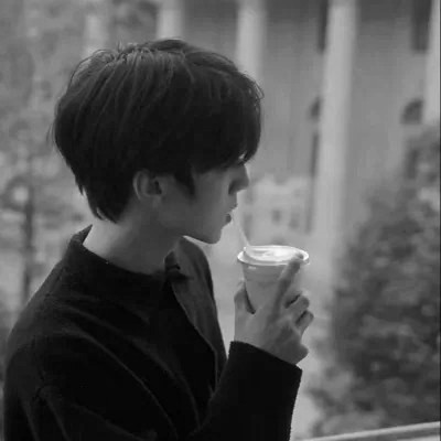 2023最火黑白头像(24张)