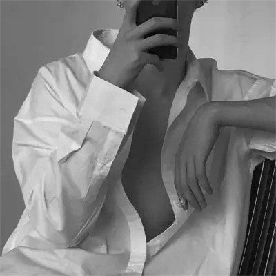 2023最火黑白头像(24张)