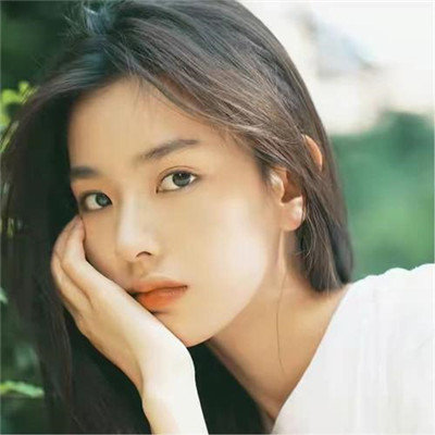 2023最火女学生头像(26张)