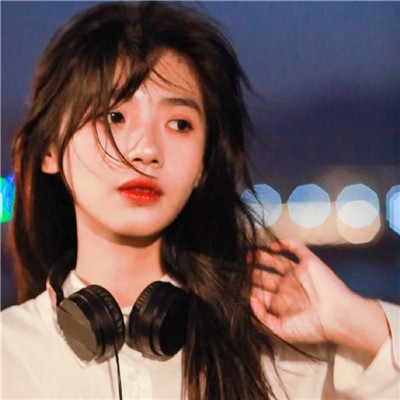 2023最火女学生头像(26张)