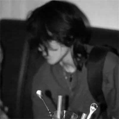 2023年最火黑白头像(16张)